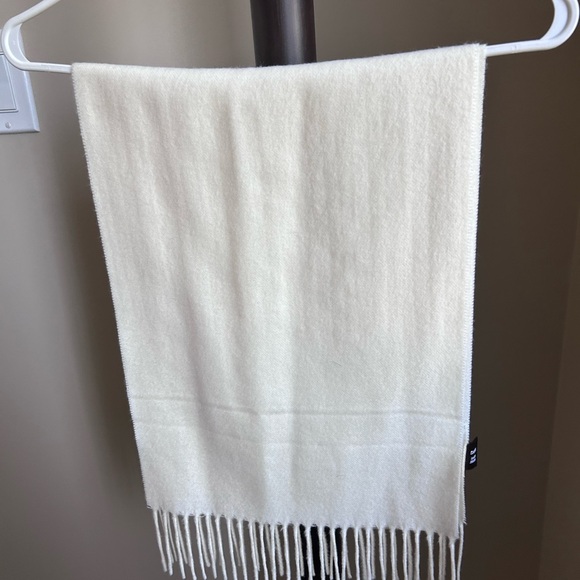 DANIER ladies scarf. - Picture 4 of 6